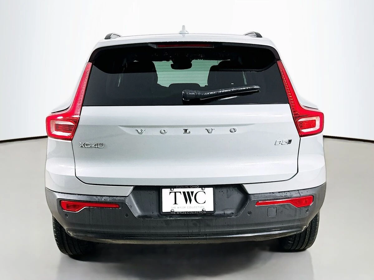 2026 Volvo XC40 Plus - Photo 6