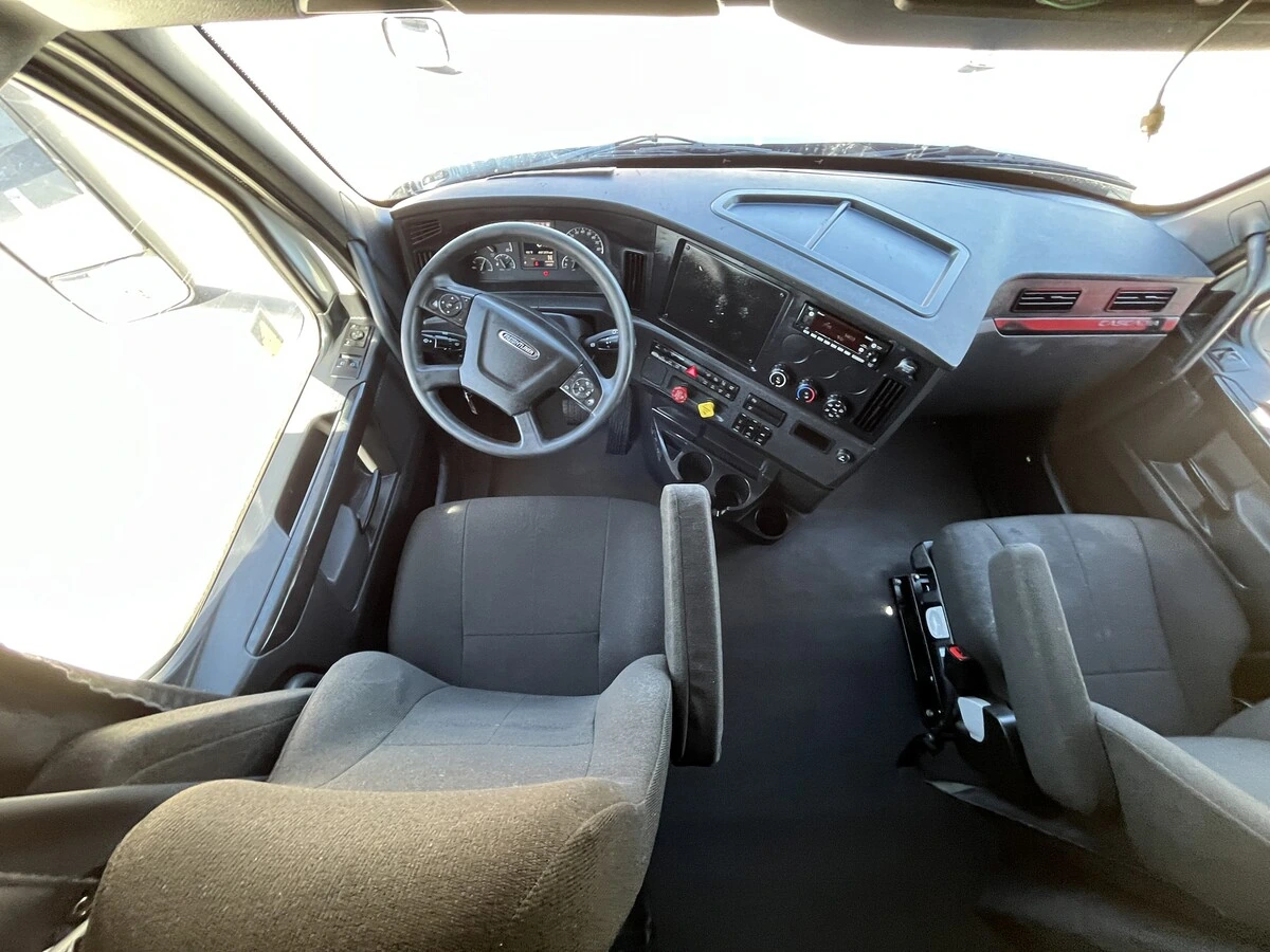 2023 Freightliner Cascadia - image 33