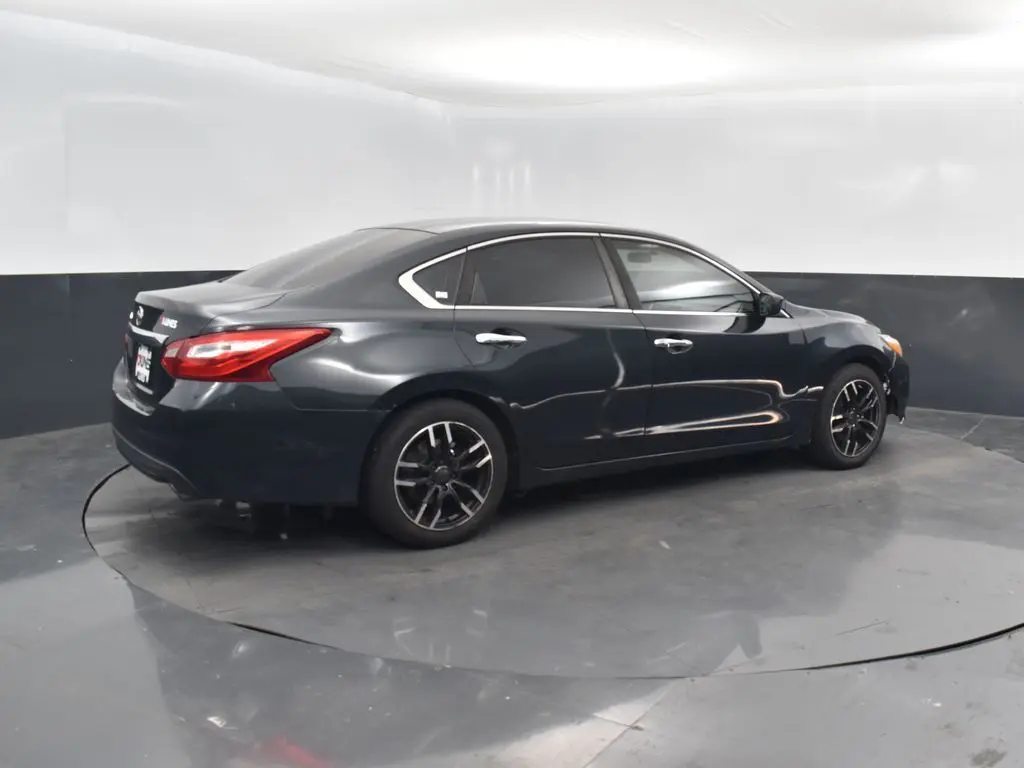 2016 Nissan Altima 2.5 S photo 2