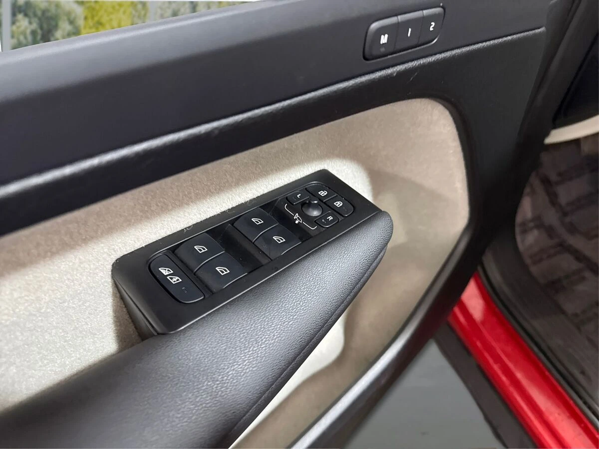 2021 Volvo - image 28