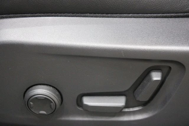 2025 Volvo - image 21