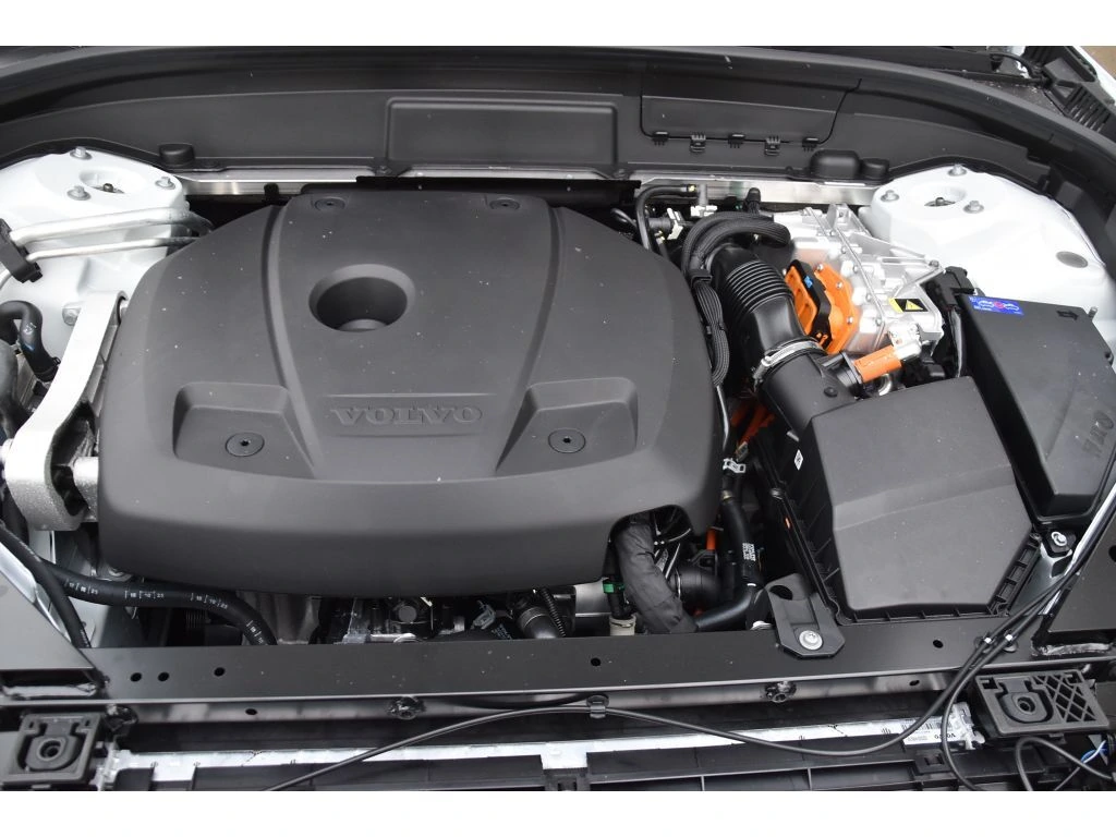 2026 Volvo - image 20