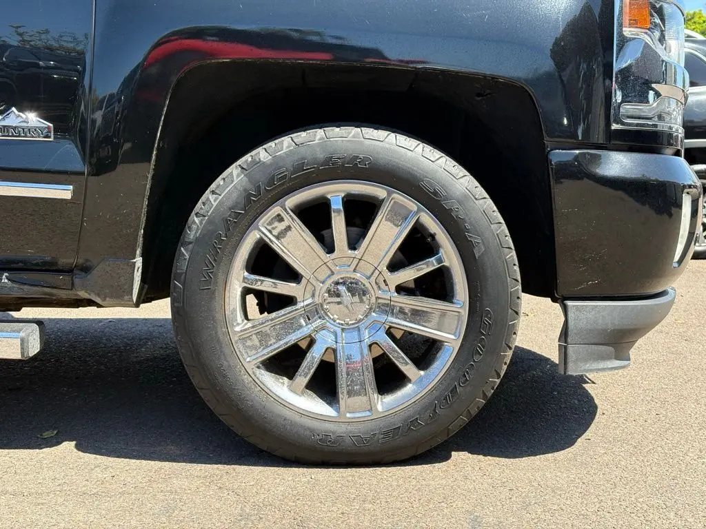 2016 Chevrolet Silverado High Country photo 3