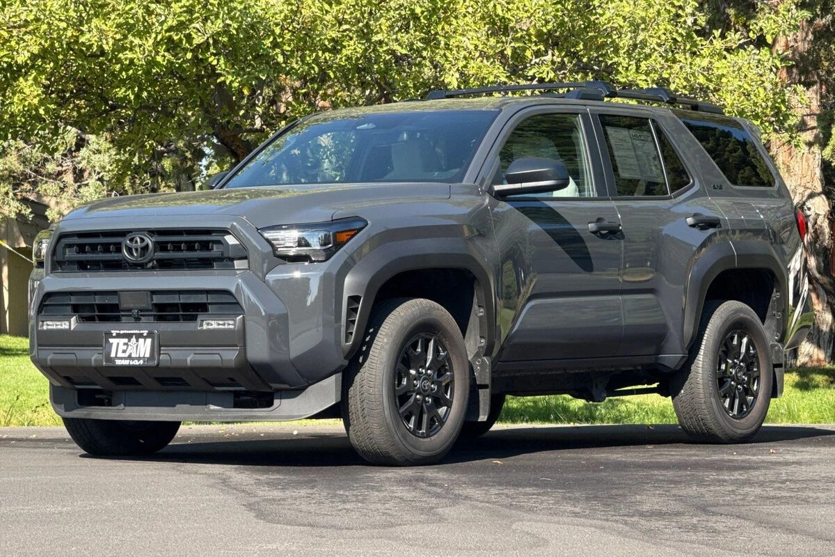 2025 Toyota 4Runner SR5 - Photo 8
