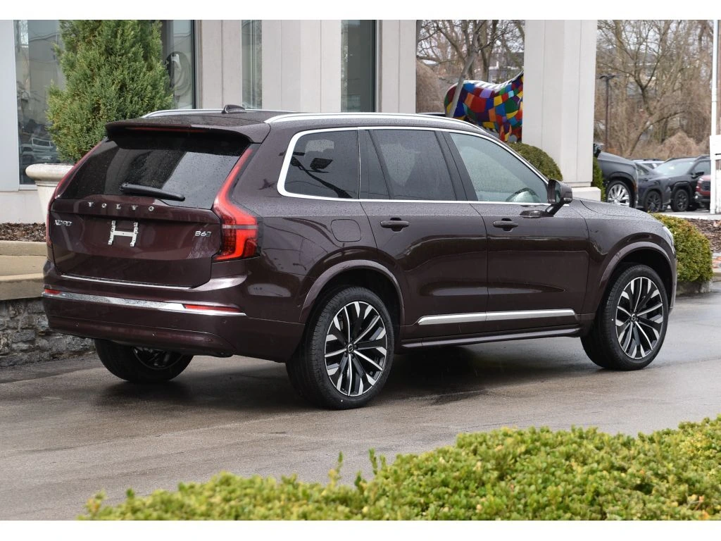 2026 Volvo - image 4