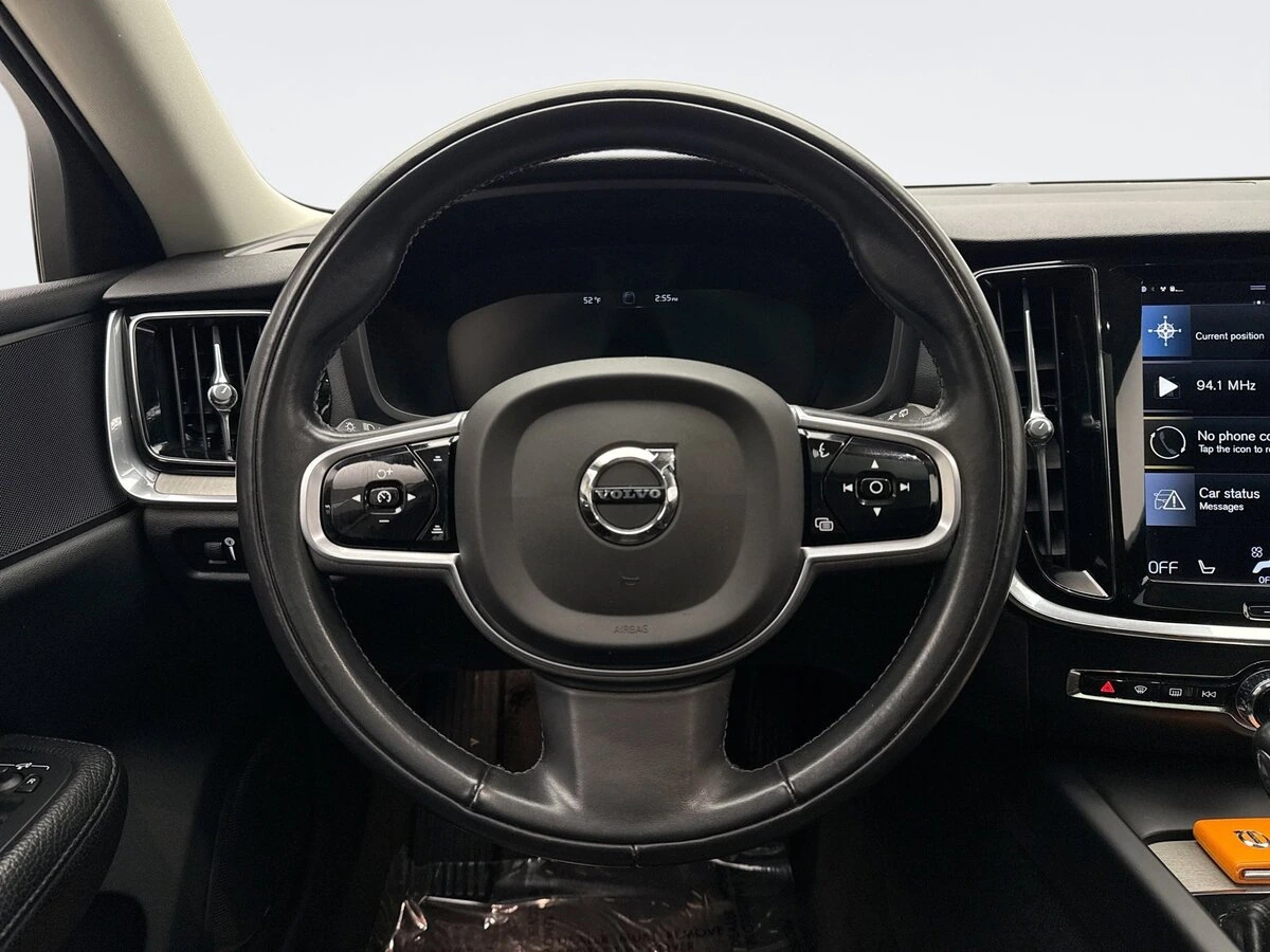 2022 Volvo - image 12