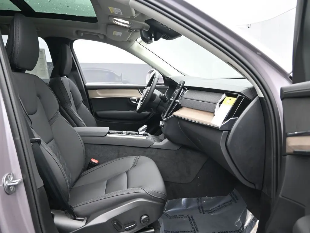 2026 Volvo - image 27