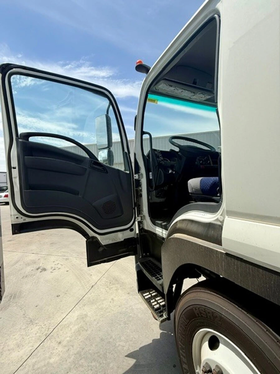 2025 Isuzu FTR — photo 6
