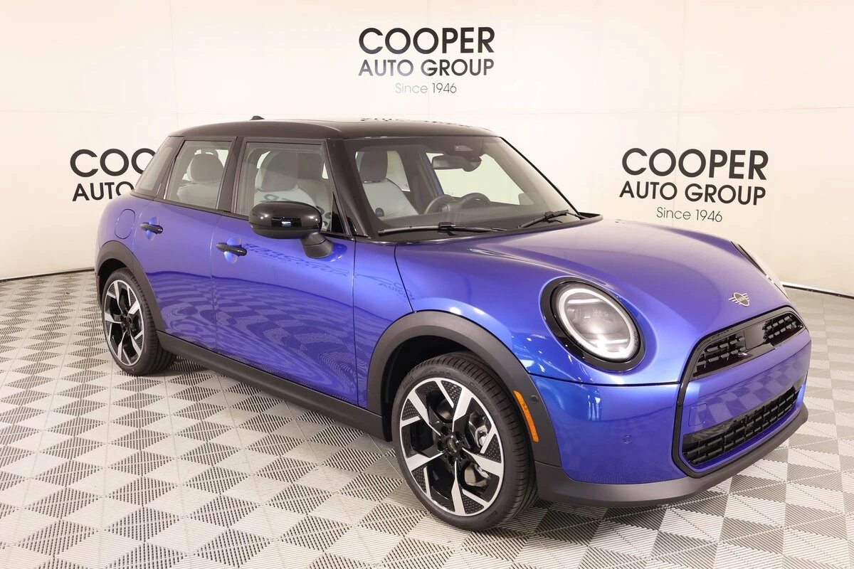 2026 MINI Hardtop Cooper Oxford Edition's photo