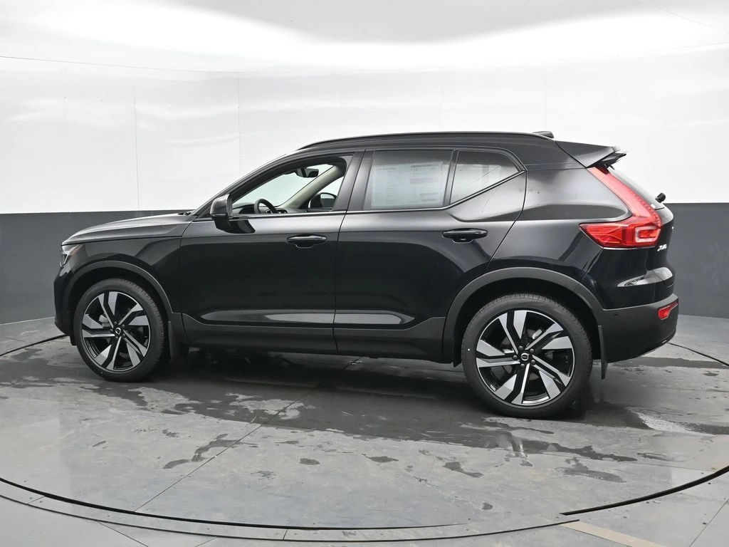 2026 Volvo - image 7