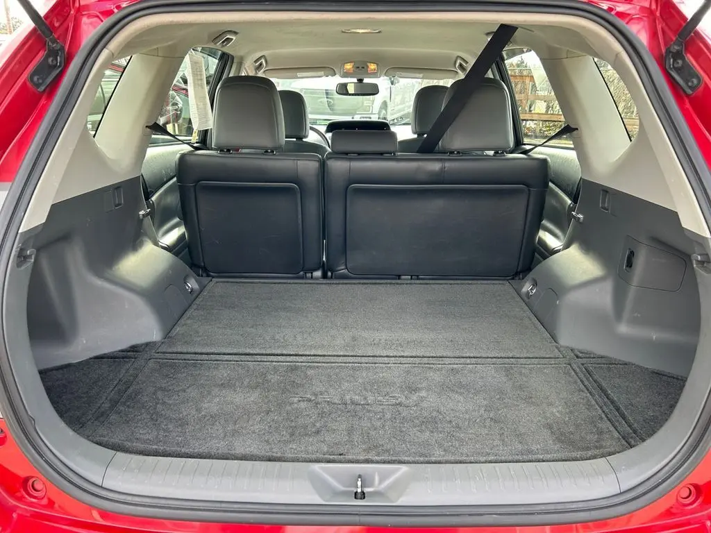 2014 Toyota Prius V Five photo 24