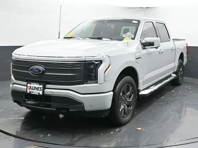 2023 Ford F-150 Lightning photo 2