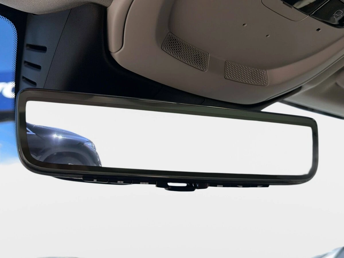 2026 Volvo - image 33