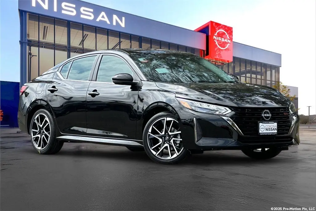 2025 Nissan Sentra SR photo 2