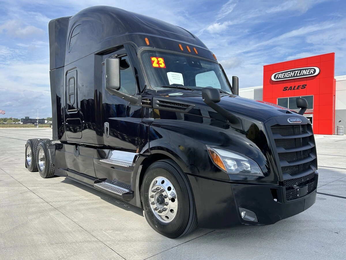 2022 Freightliner Cascadia — photo 2