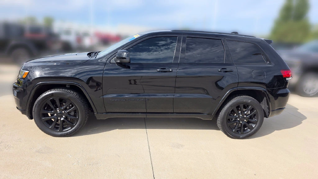 Used 2020 Jeep Grand Cherokee Altitude with VIN 1C4RJFAG1LC331336 for sale in Kansas City