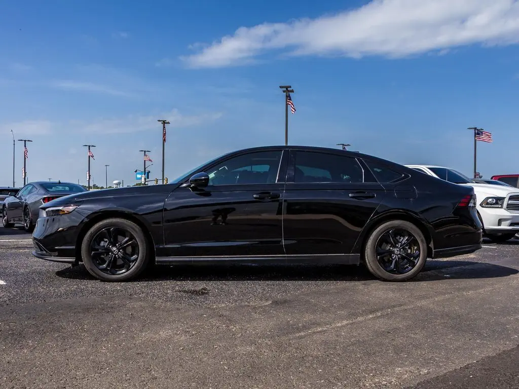2025 Honda Accord SE photo 3