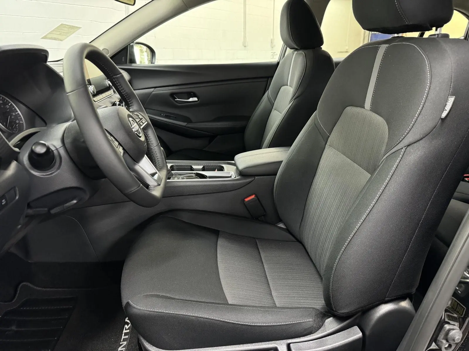 2025 Nissan Sentra SV photo 9