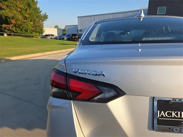 2025 Nissan Versa 1.6 SV photo 34