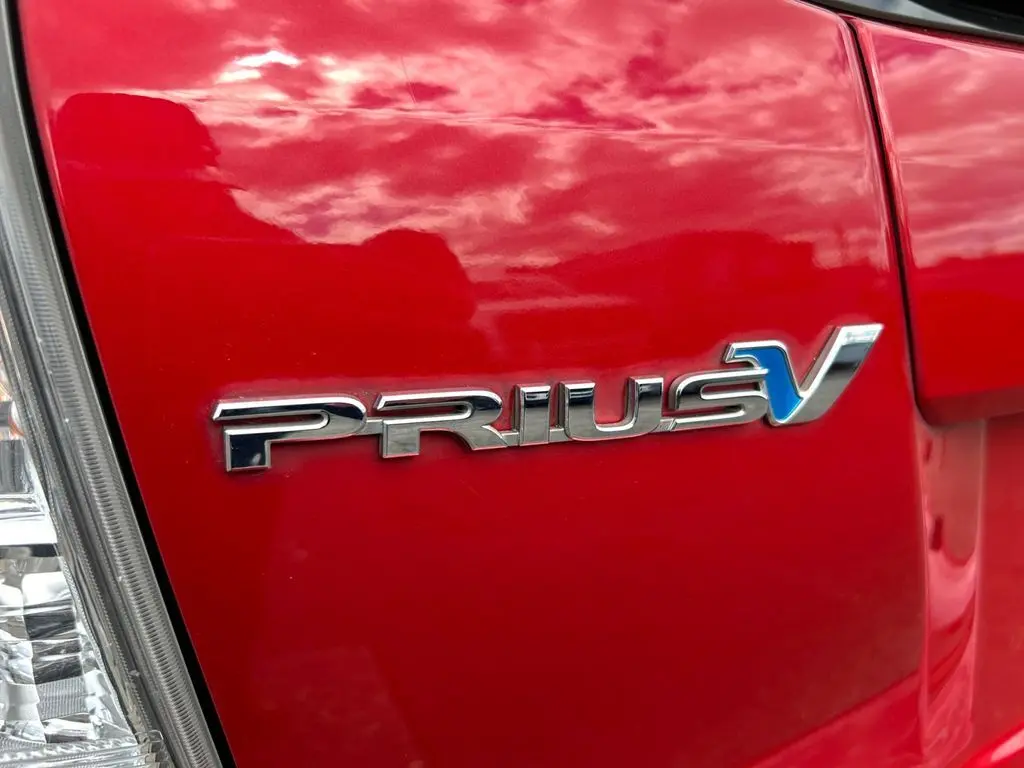 2014 Toyota Prius V Five photo 30