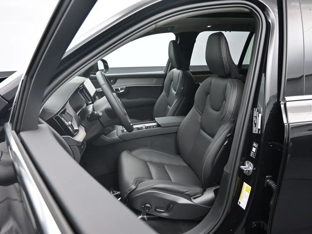 2026 Volvo - image 21