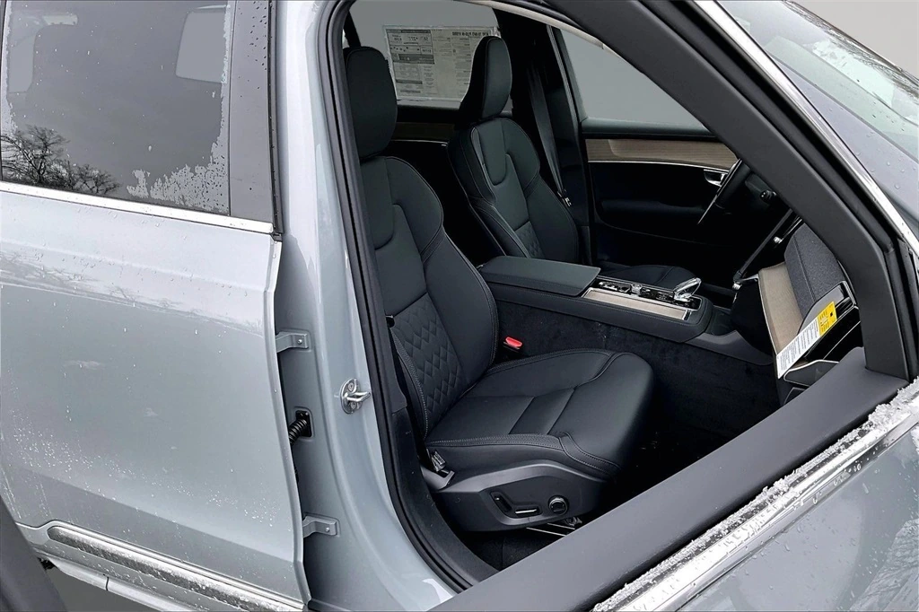 2026 Volvo - image 11