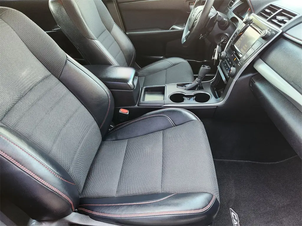 2016 Toyota Camry Base photo 8
