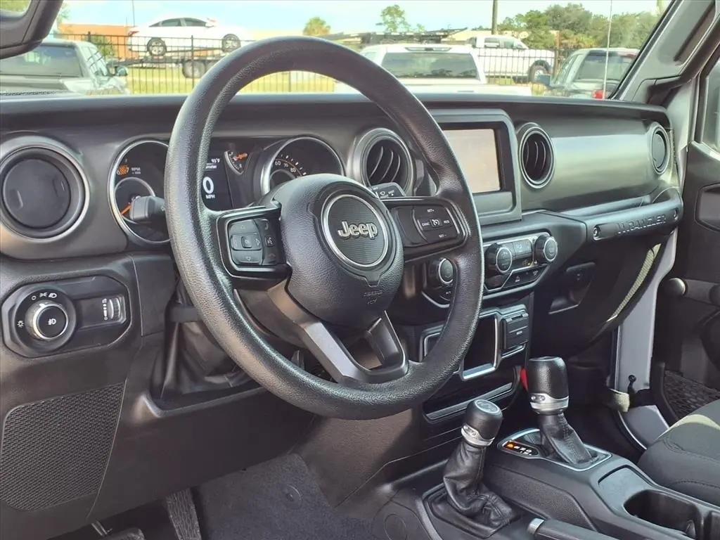 2023 Jeep Wrangler Willys photo 18