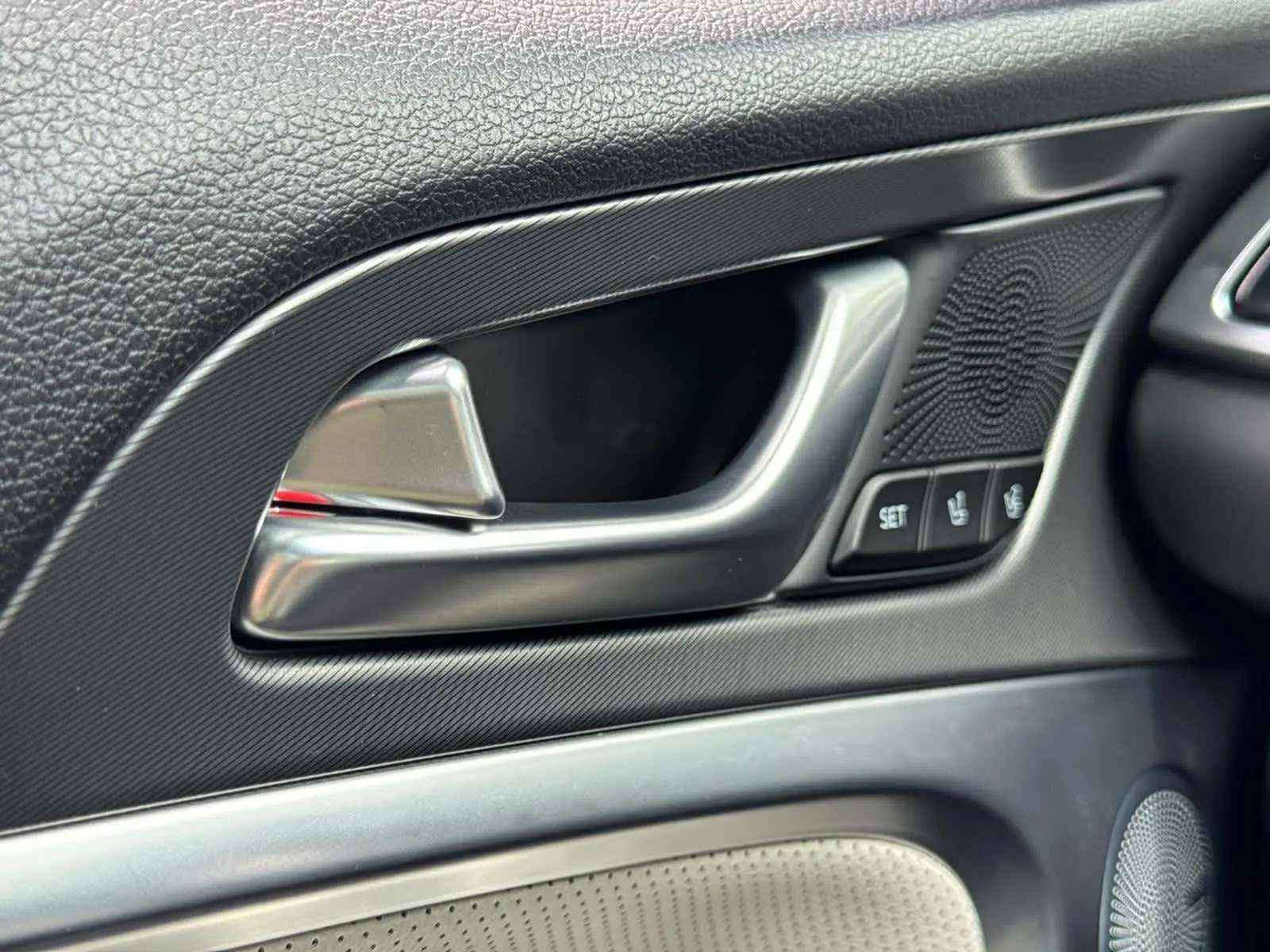 2025 Genesis G70 2.5T photo 25