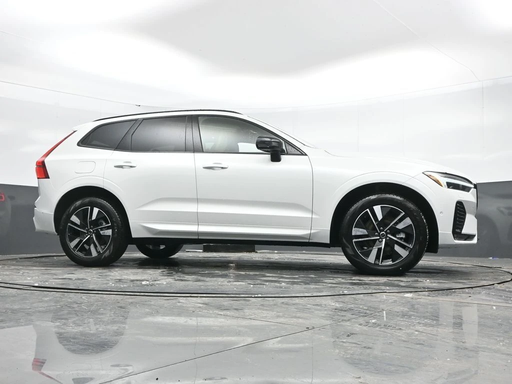 2026 Volvo - image 39