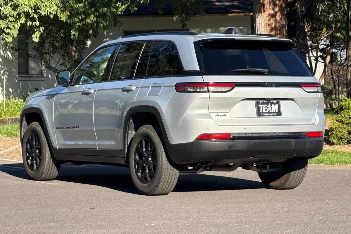 2025 Jeep Grand Cherokee Altitude - Photo 6