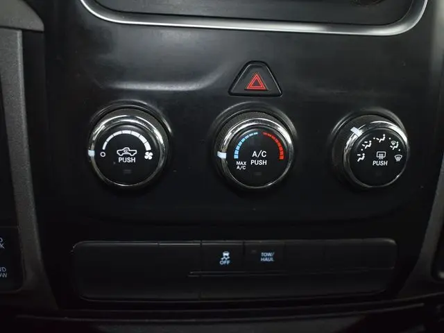 2015 Ram 1500 Tradesman photo 19