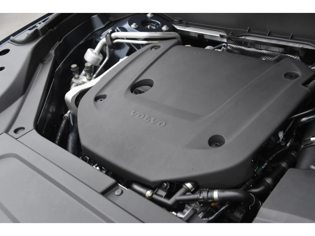 2026 Volvo - image 24