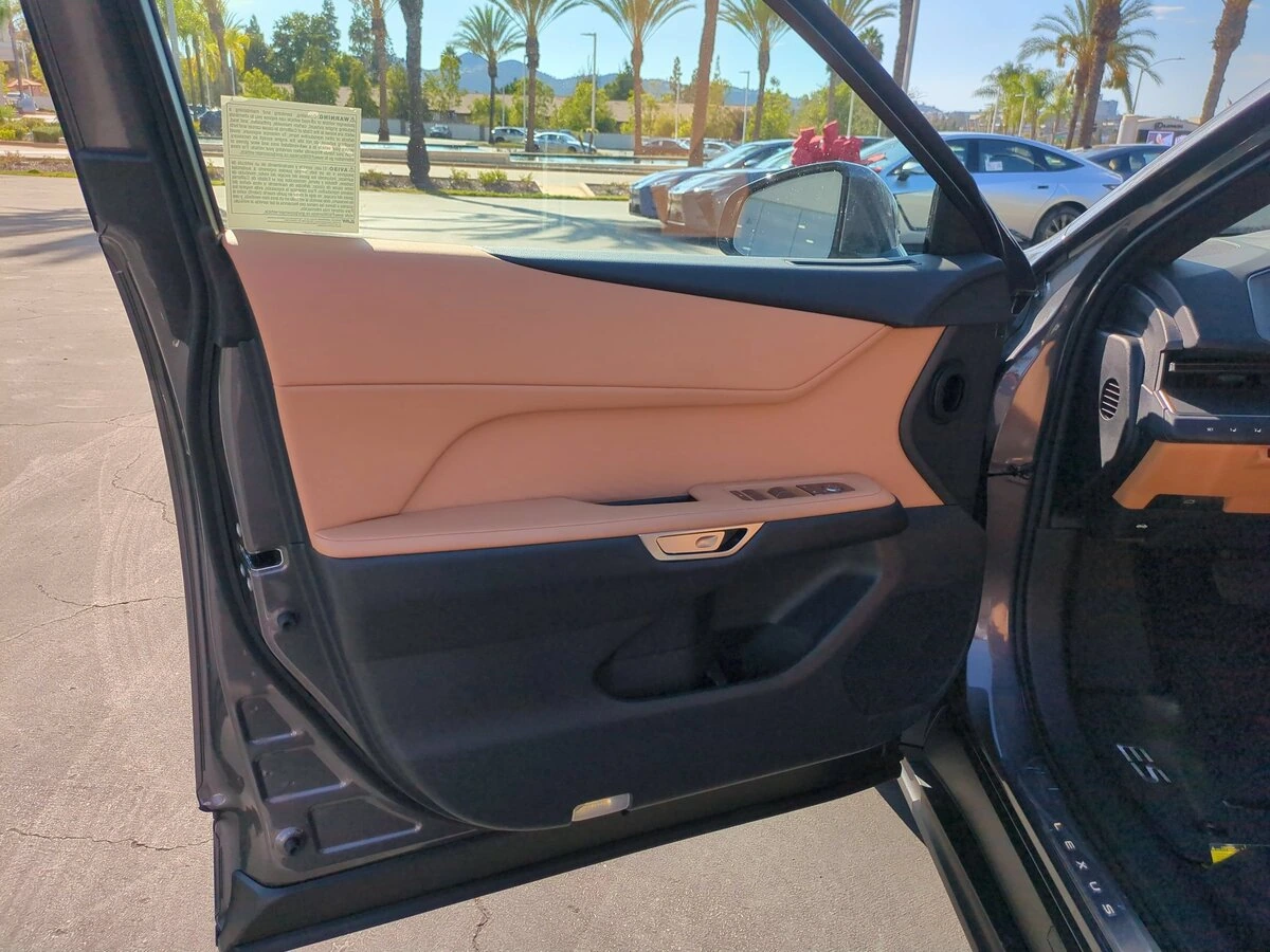 2026 Lexus ES BEV 350e Premium - Photo 13