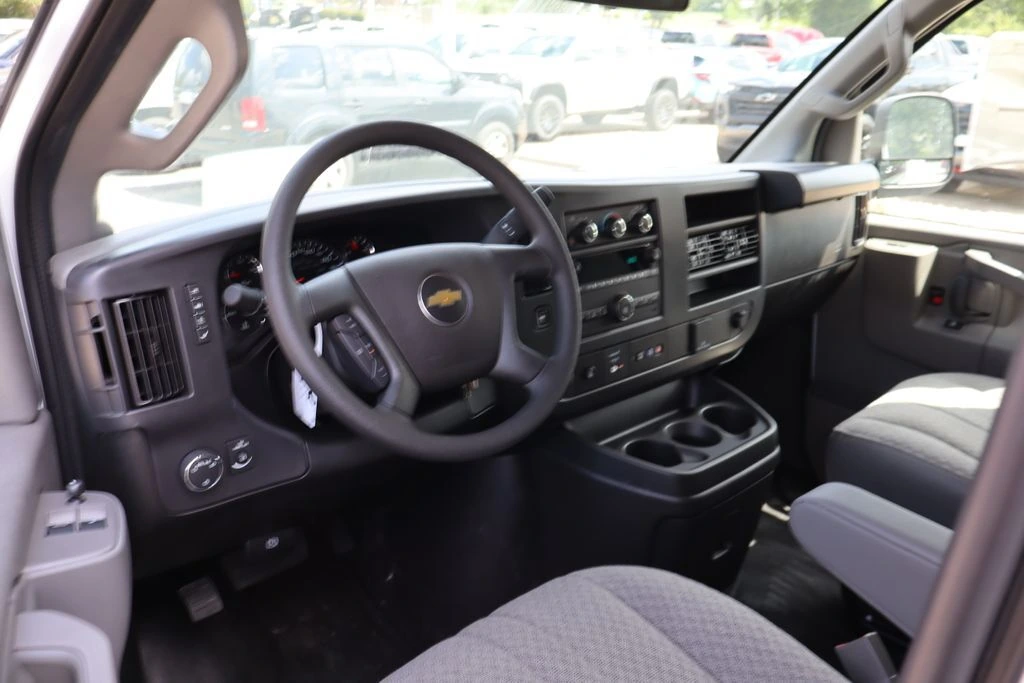 2025 Chevrolet Express Cargo Work Van - Photo 10