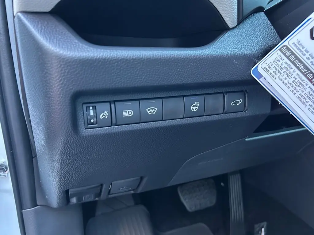 2025 Toyota RAV4 XLE photo 20