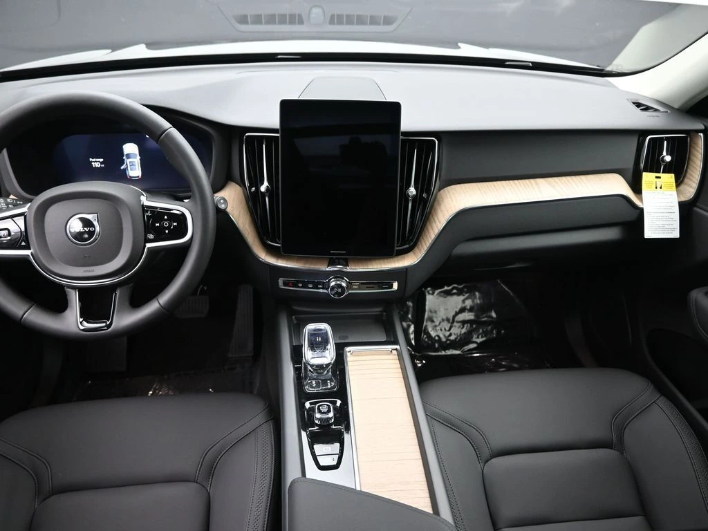 2026 Volvo XC60 Plus - Photo 20