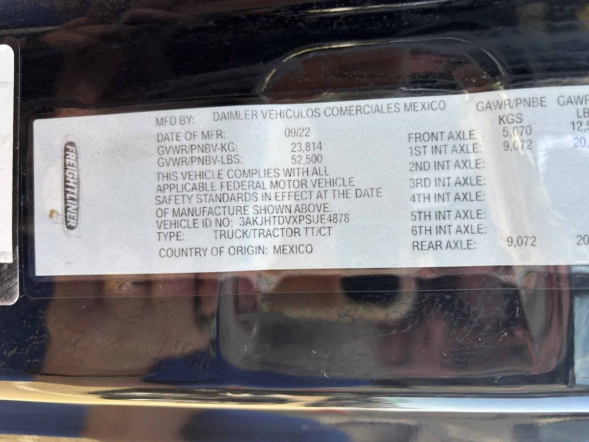 2023 Freightliner Cascadia — photo 3