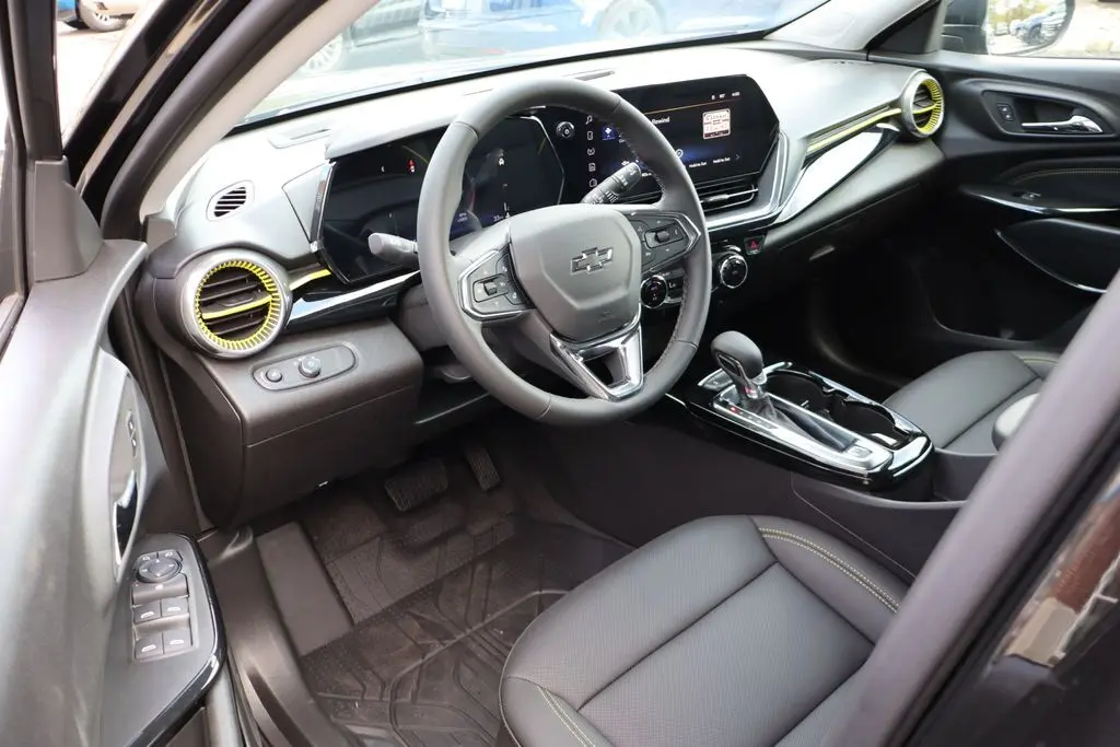 2025 Chevrolet Trax ACTIV photo 5