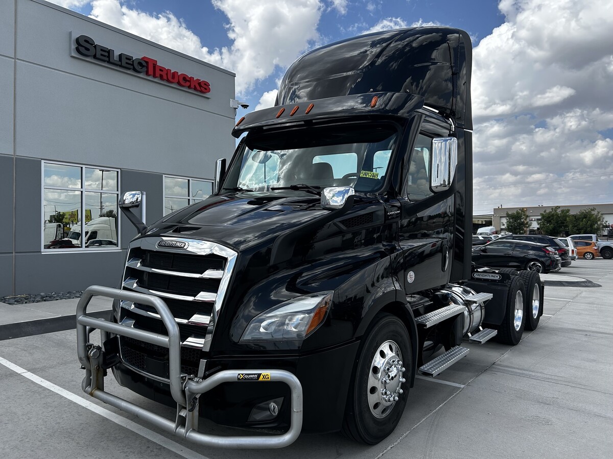 2023 FREIGHTLINER Cascadia