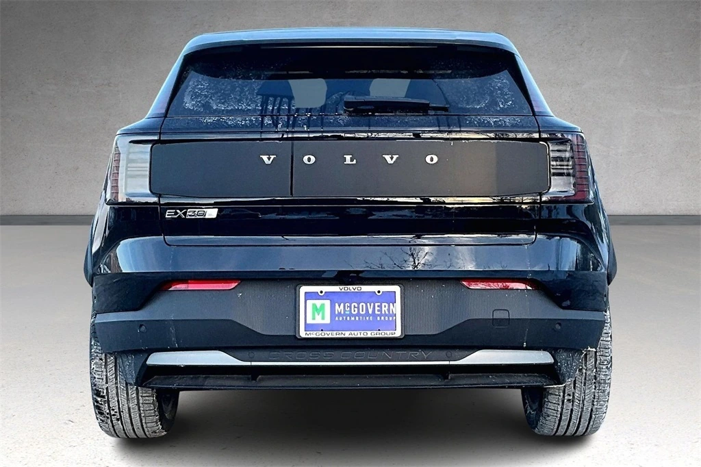 2026 Volvo - image 4