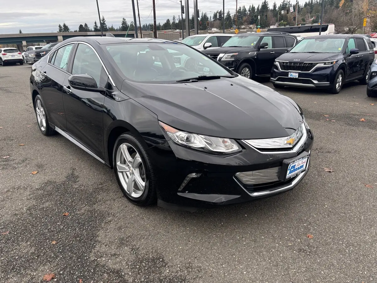 2018 Chevrolet Volt LT photo 3