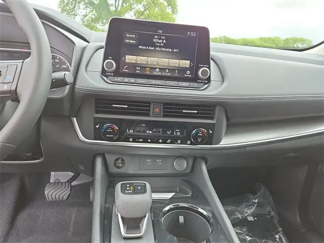 2026 Nissan Rogue SV photo 21