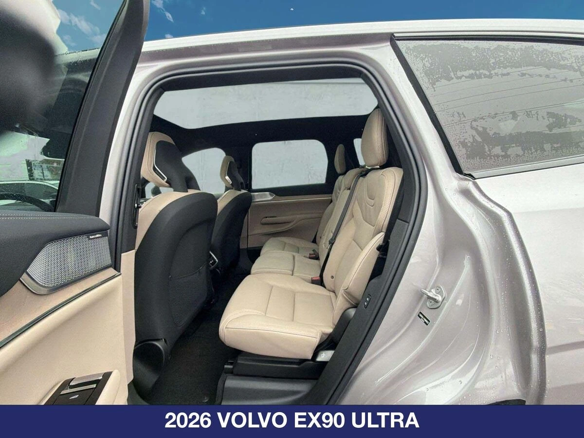 2026 Volvo - image 26