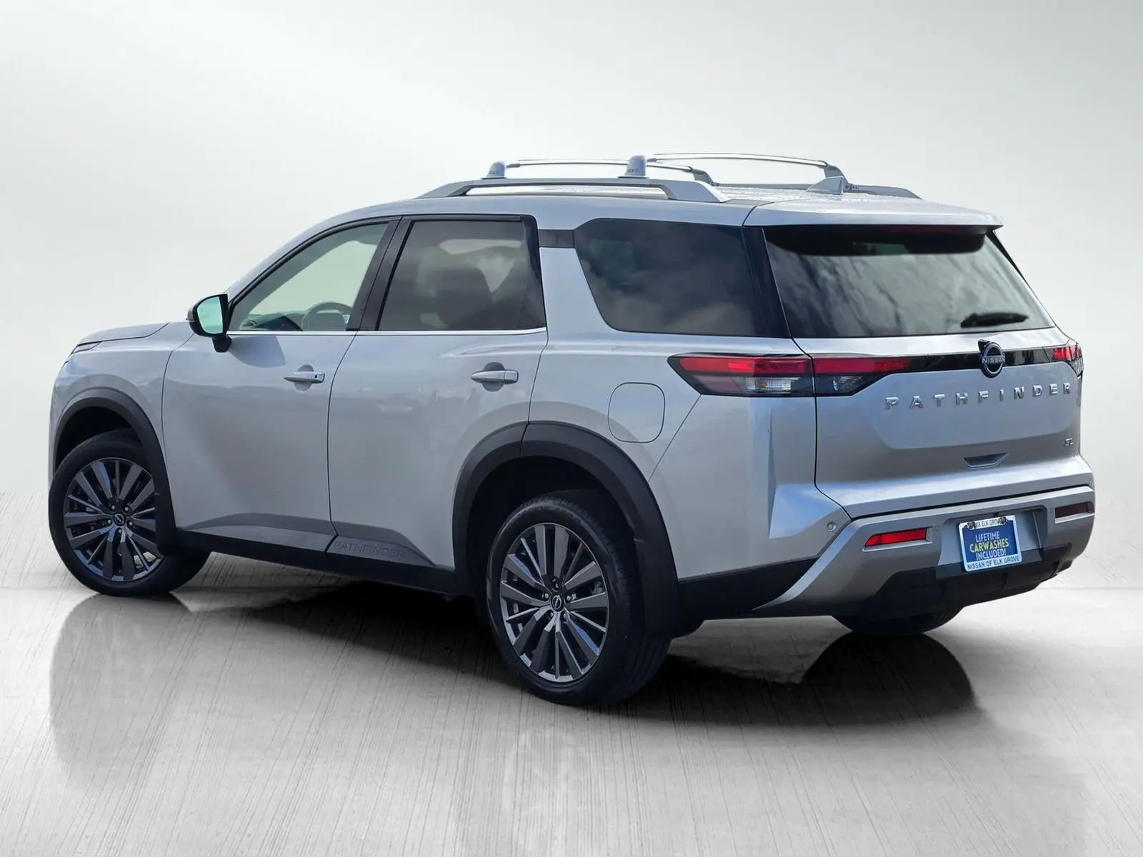 2024 Nissan Pathfinder SL photo 7