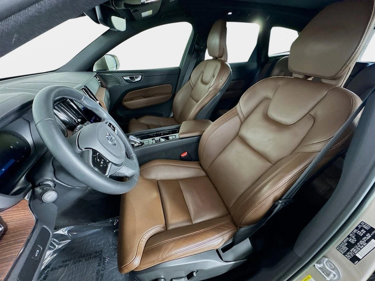 2023 Volvo - image 11