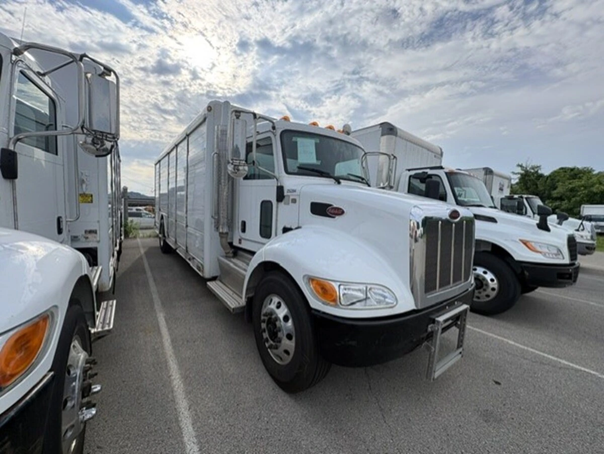 2020 Peterbilt 337 in Johnstown, PA — photo 3
