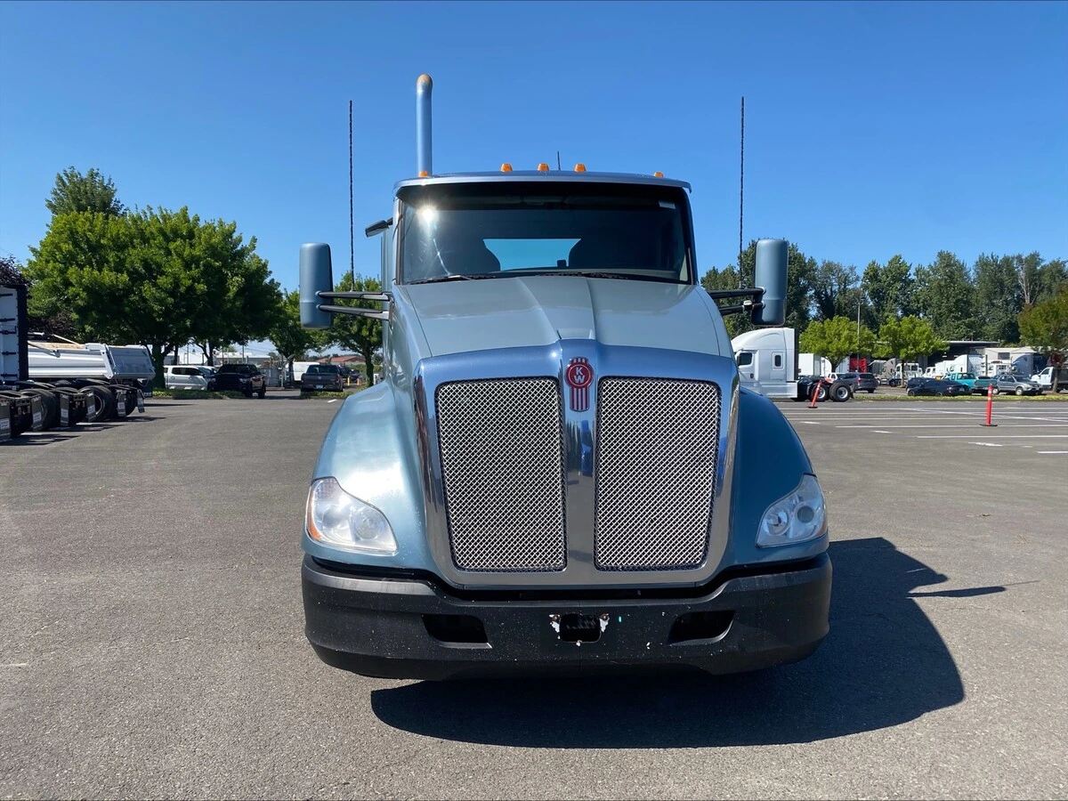 2017 Kenworth T680 — photo 8