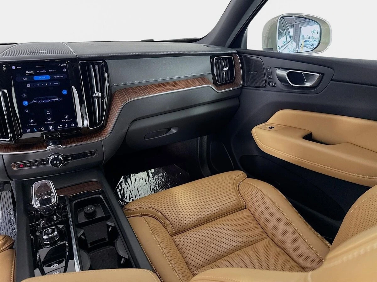 2023 Volvo - image 26