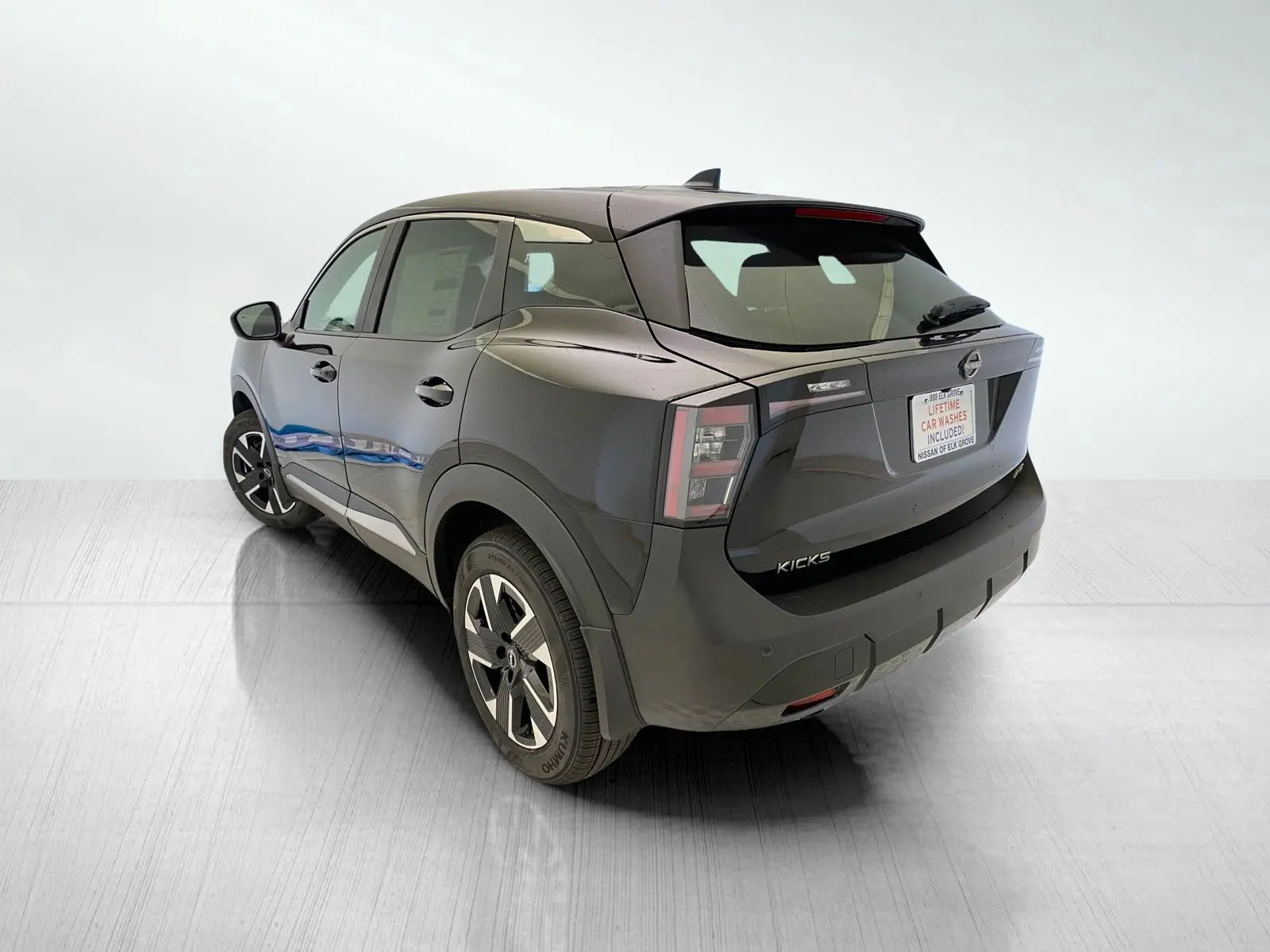 2025 Nissan Kicks SV photo 2